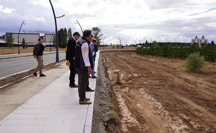 Kampüs yerleşkesindeki çalışmalar Rektör Çakmak tarafından incelendi
