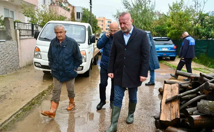 Karacabey’de şiddetli yağış sonrası tüm ekipler seferber oldu
