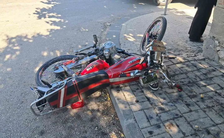Karaman’da hafif ticari araçla motosiklet çarpıştı: 1 yaralı
