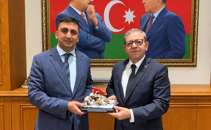 Kars Valisi Ziya Polat’tan Azerbaycan Başkonsolosu Zeynalov’a hayırlı olsun ziyareti
