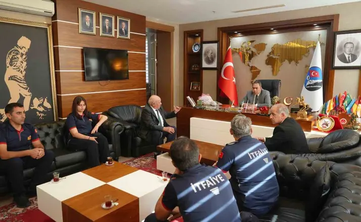 Kars’ta İtfaiye Haftası ziyareti: Başkan Senger itfaiyecileri ağırladı
