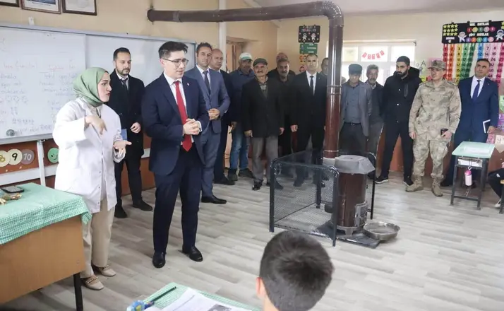 Kaymakam Sakızcı Akçakale İlkokulunu ziyaret etti
