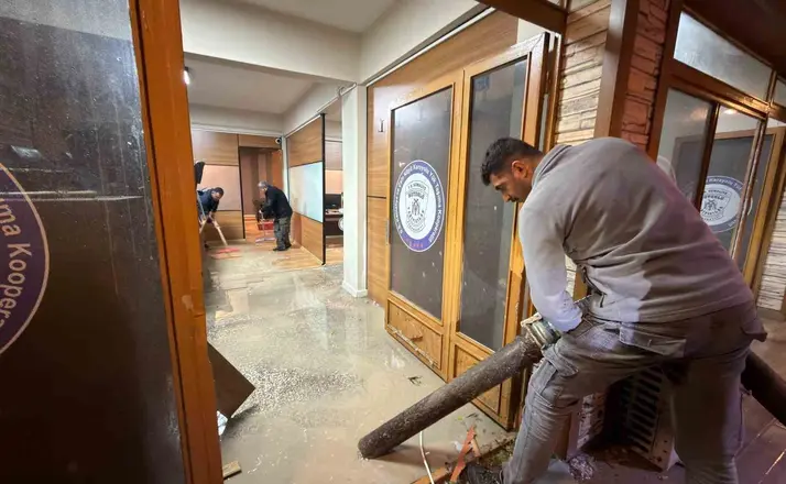 Kemaliye’de dolu ve sağanak nedeniyle heyelan ve su baskınları yaşandı
