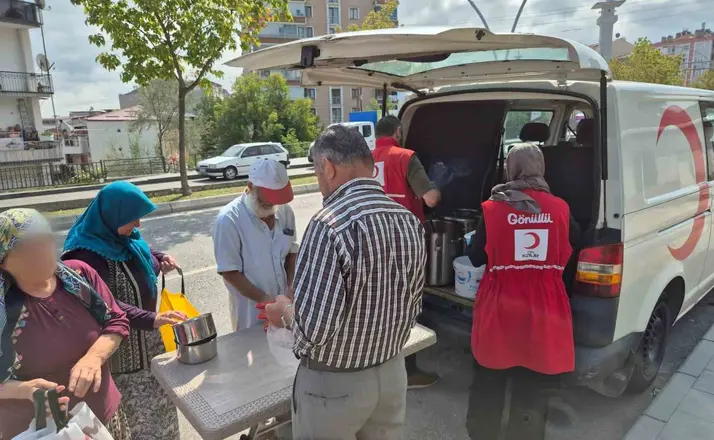 Kızılay’dan ihtiyaç sahibi ailelere sıcak yemek desteği
