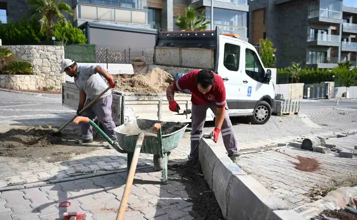 Kuşadası’nda 12 bin metrekarelik yol çalışması tamamlandı
