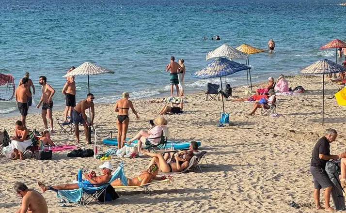Kuşadası’nda Ekim güneşi deniz keyfini uzattı
