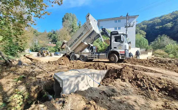 Kutu menfezler suyun akışında kolaylık sağlıyor
