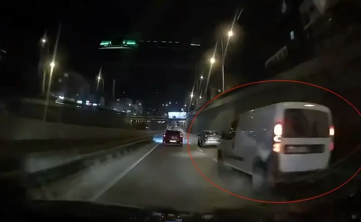Makas atarak trafiği tehlikeye attı

