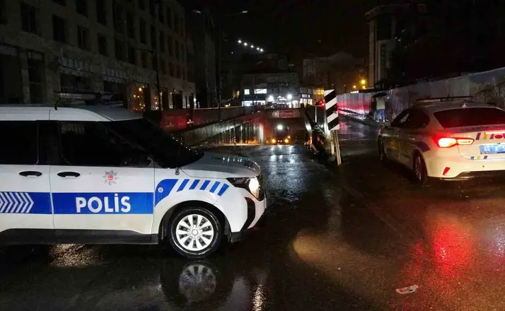 Malatya’da sağanak yağış nedeniyle altgeçit kapatıldı
