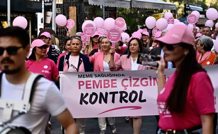 Meme kanserine karşı farkındalık yürüyüşü
