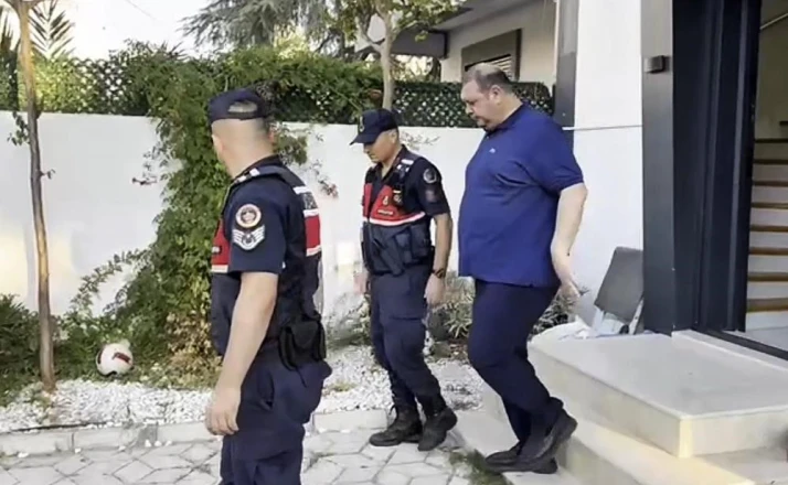 Menderes Belediye Başkanı İlkay Çiçek tutuklandı 