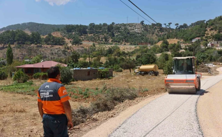 Mersin Büyükşehir Belediyesi kırsal yolları yeniliyor 