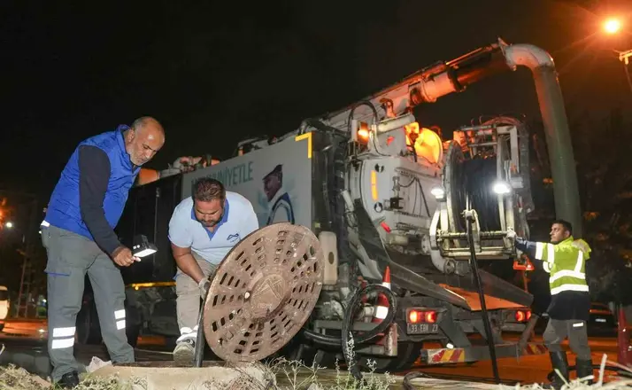 Mersin’de beklenen kuvvetli yağışa karşı kriz masası oluşturuldu
