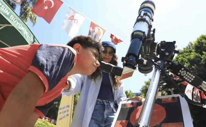 Mersin’de çocuklar teleskopla Güneş’i gözlemledi 