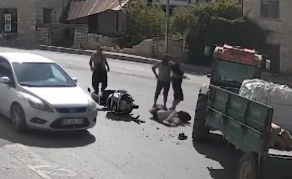 Mersin’de motosiklet traktörle çarpıştı: 1 yaralı 