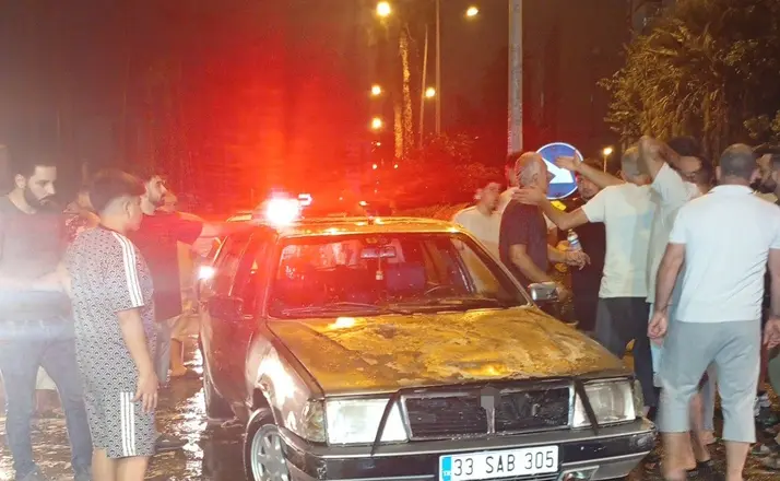 Mersin’de seyir halindeki otomobil alevlere teslim oldu
