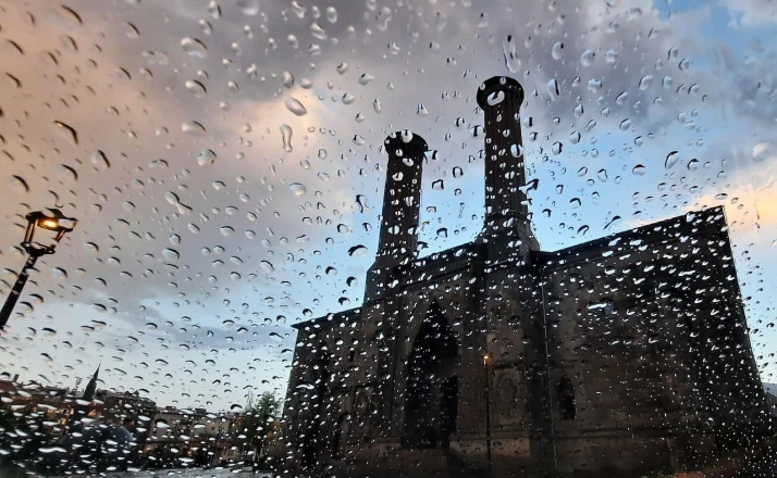 Meteorolojiden 2 ile "Sarı" kodlu uyarı: Kuvvetli sağanak ve dolu bekleniyor 