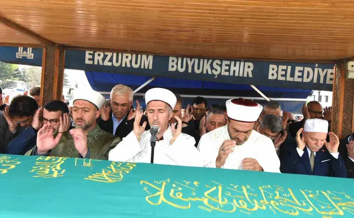 Milletvekili Mehmet Emin Öz’ün acı günü, Ahmet Turan Öz son yolculuğuna uğurlandı
