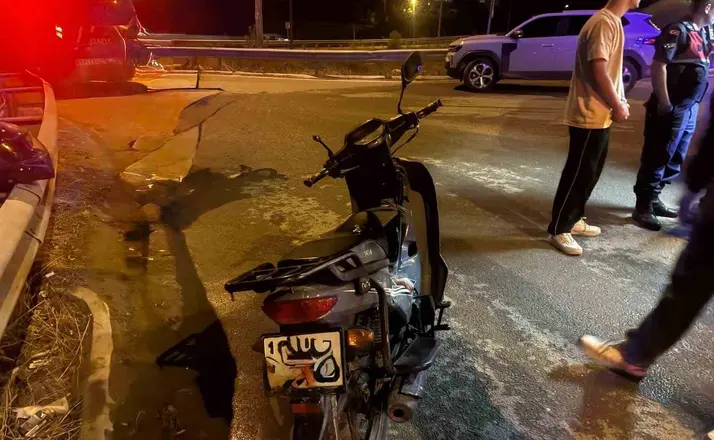 Motosikletle otomobil çarpıştı, 1 yaralı
