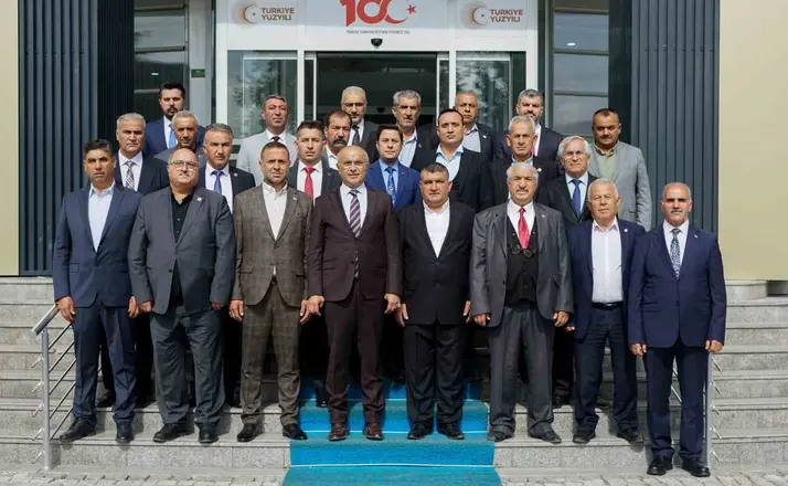 Muhtarlar Dayanışma Derneğinden Başkan Er’e hizmet teşekkürü
