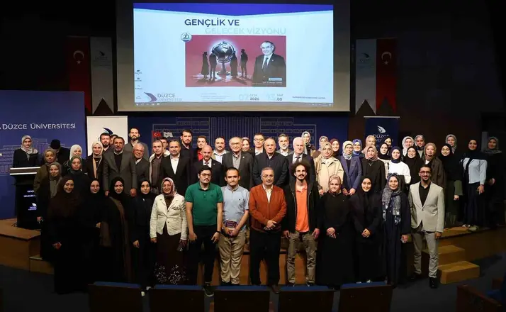 Nevzat Tarhan "Gençler geleceğe hazırlanırken sürü psikolojisinden çıkmalı"
