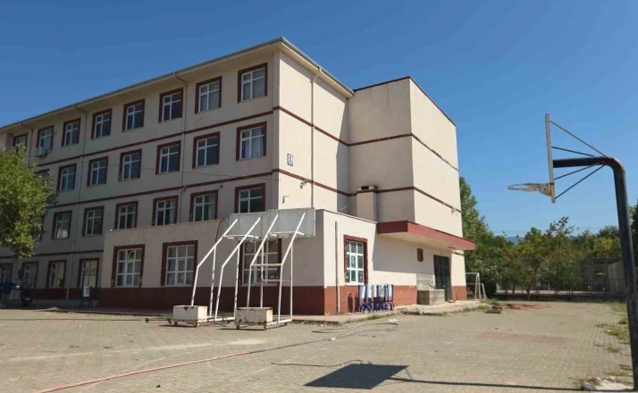 Orhangazi’deki meslek lisesinin yıkımına başlandı 