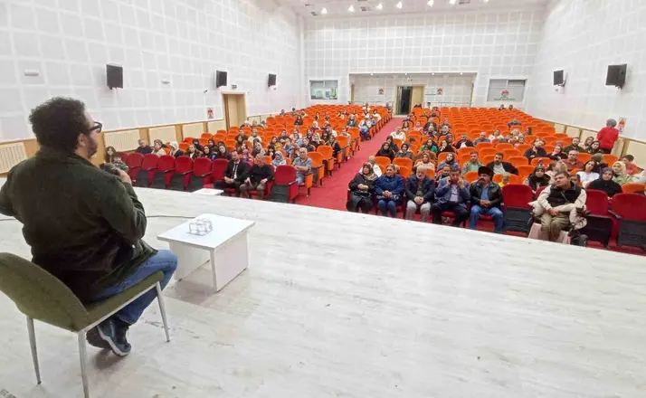 Oytun Erbaş’tan "Hayata Bir de Buradan Bak" söyleşisi
