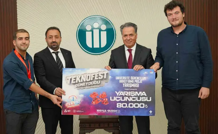 Rektör Akpolat’ tan TEKNOFEST’26’da Türkiye üçüncüsü olan öğrencilere tebrik
