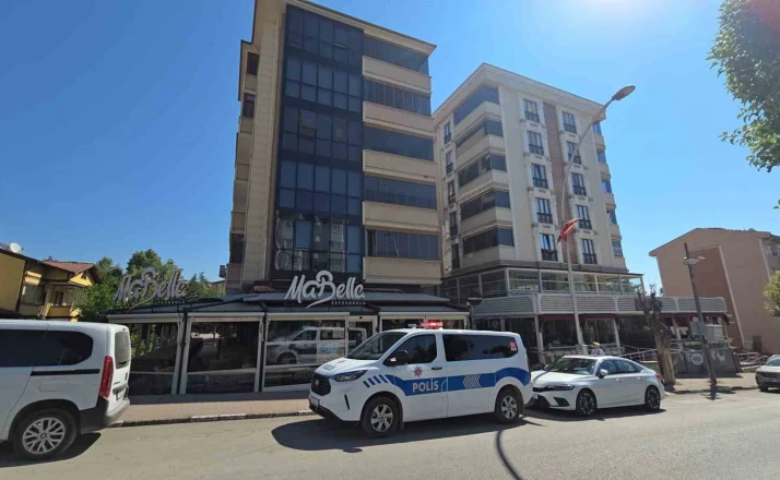 Safranbolu’da 4. kattan düşen genç kız ağır yaralandı: Kafenin tentesi hayatta tuttu 
