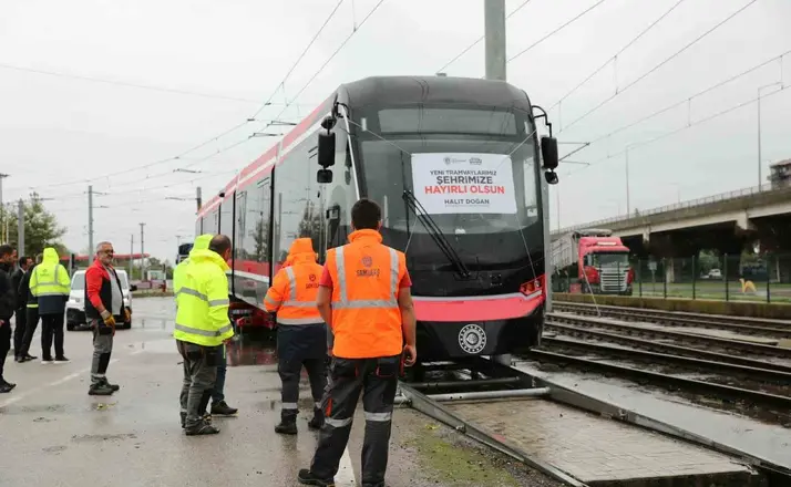 Samsun raylarında filo büyüyor: Üçüncü yeni tramvay da geldi
