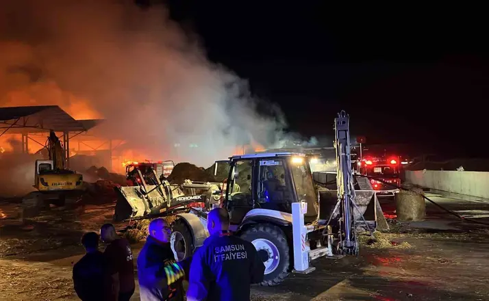 Samsun’da saman deposu alevlere teslim oldu
