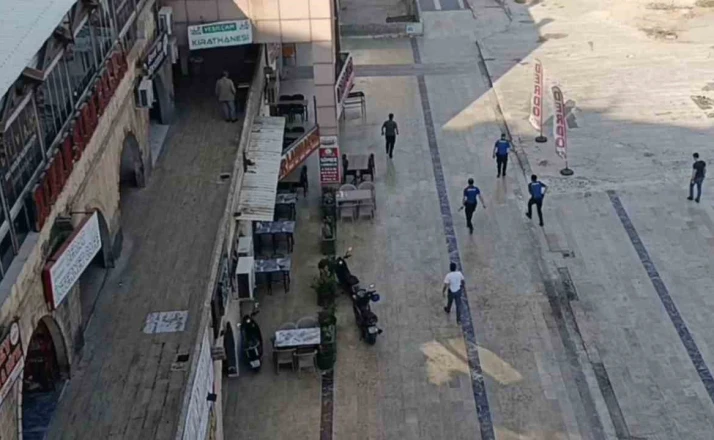 Şanlıurfa’da polis aracının camını bıçakla kırıp ekiplere saldırdı 