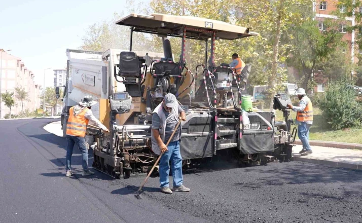 Şehitkamil’de yol seferberliği sürüyor 