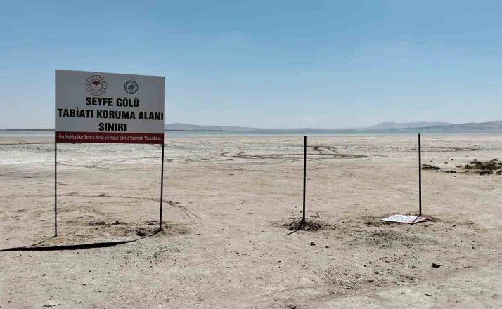Seyfe Gölü’nde bilgilendirme tabelalarına vandalizm 