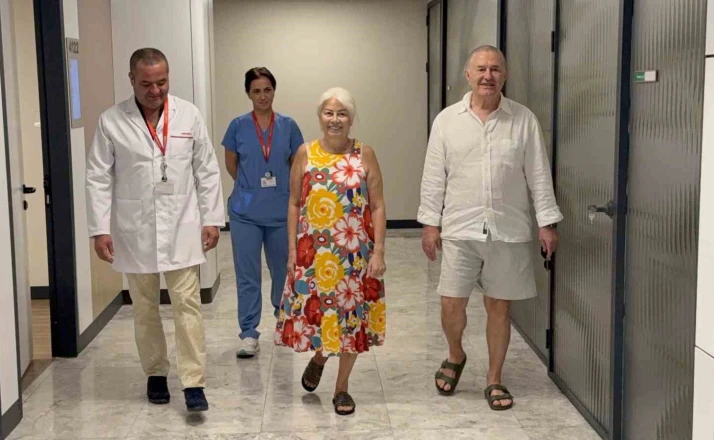 Şiddetli kalça ve bacak ağrısının arkasından iki ayrı omurga hastalığı çıktı 