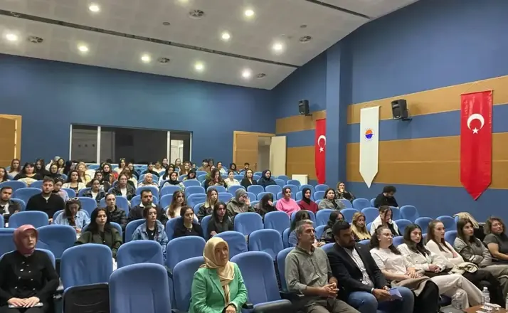 Sinop’ta gençler sağlıklı ilişkiler konusunda bilinçlendirildi
