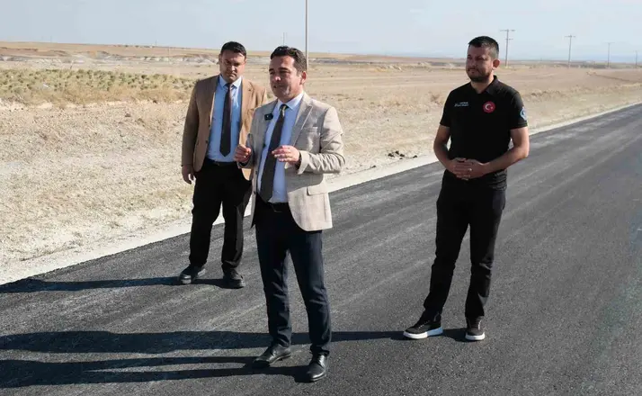 Sivrihisar-Çeltik bağlantı yolunda asfalt çalışmaları devam ediyor
