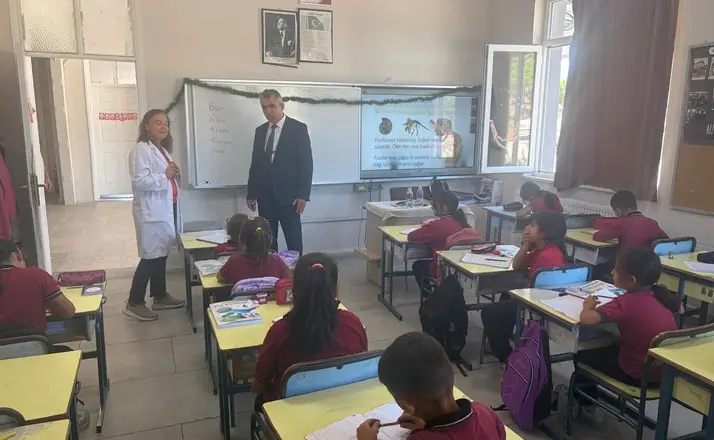 Söke İlçe Milli Eğitim Müdürü Uğurlu, öğrencilerin yeni dönem heyecanına ortak oldu
