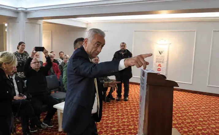 Süheyl Batum ile CHP’li ilçe başkanı arasında "mutlak butlan" tartışması
