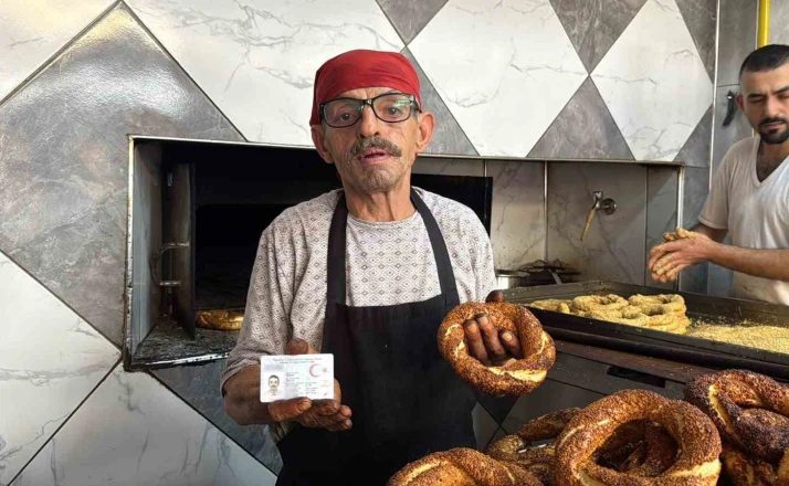Susam soyadlı usta 45 yıldır Türkiye’nin en iyi simitlerini fırına veriyor 