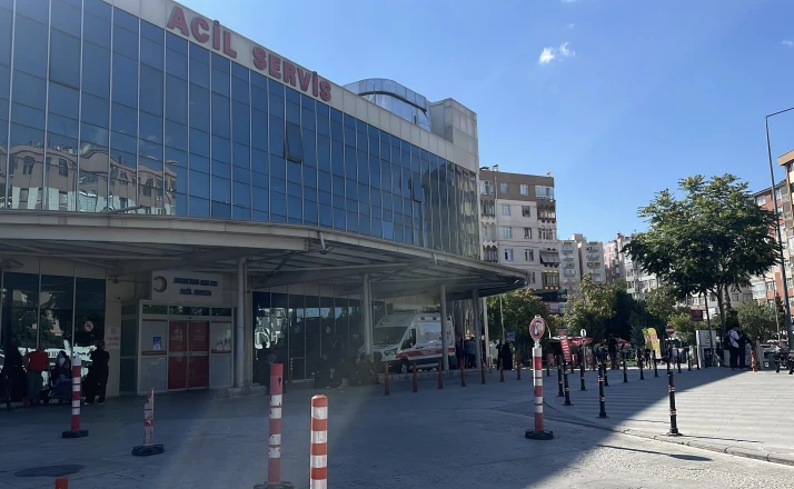 Tartıştığı kişiler tarafından bıçaklanan 18 yaşındaki genç hayatını kaybetti