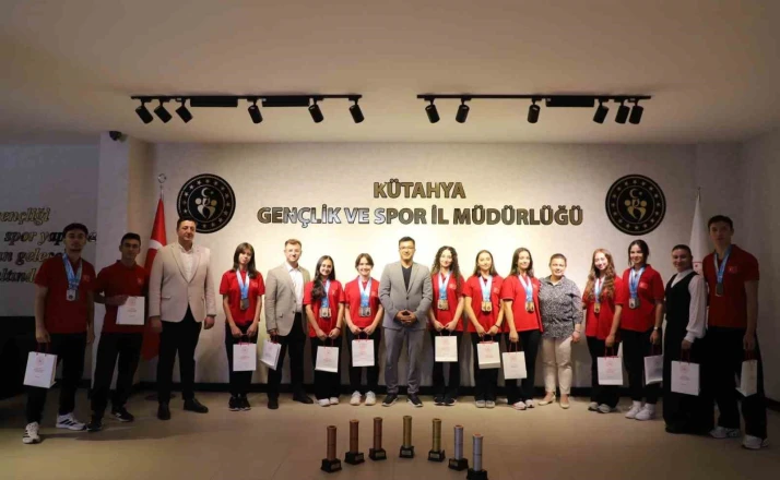 Tavşanlı’nın başarılı sporcuları 7 kupa ve 19 Türkiye derecesi elde etti 