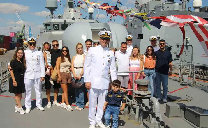 TCG Karataş gemisinde personelin ailesi ağırlandı
