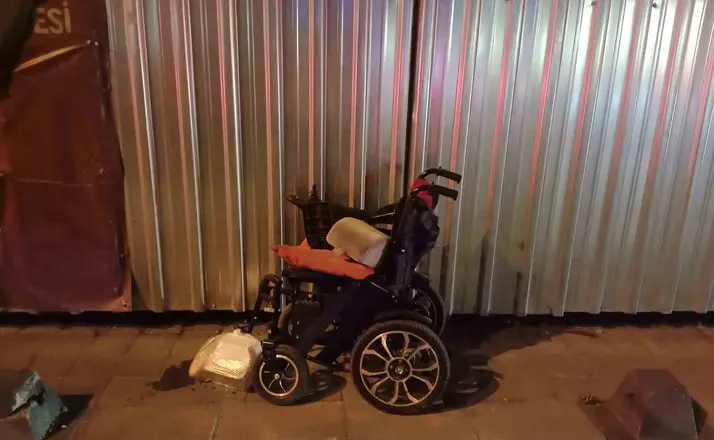 Tekerlekli sandalyesiyle karşıya geçerken otomobilin çarptığı engelli vatandaş hayatını kaybetti
