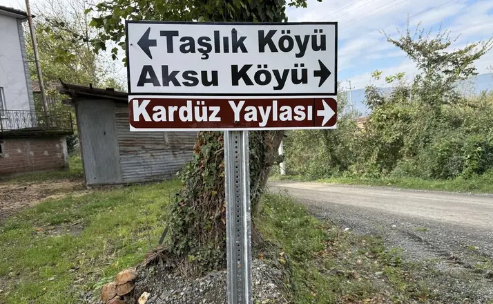 Trafik güvenliği için yeni levhalar yerleştirildi
