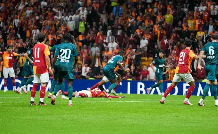 Trendyol Süper Lig: Galatasaray: 0 - Kocaelispor: 0 (İlk yarı)
