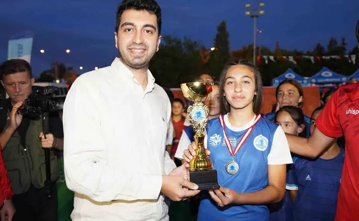 Tuzla’da Yaz Spor Okulları coşkuyla tamamlandı
