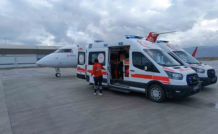 Uçak ambulans, 20 haftalık bebek için havalandı
