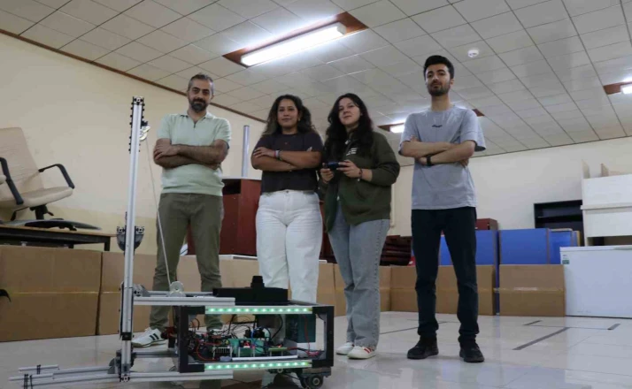 Üniversite öğrencileri fabrikalarda insan gücünü azaltacak yapay zekalı forklift geliştirdi 