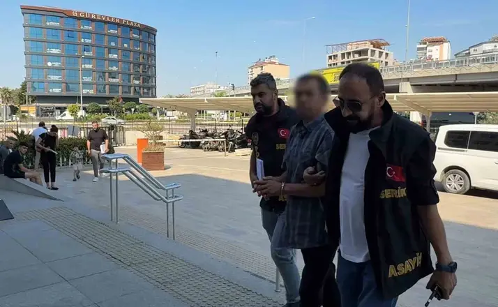 Üzerine çöp poşeti geçirip otomobil kundaklayan şüpheli tutuklandı
